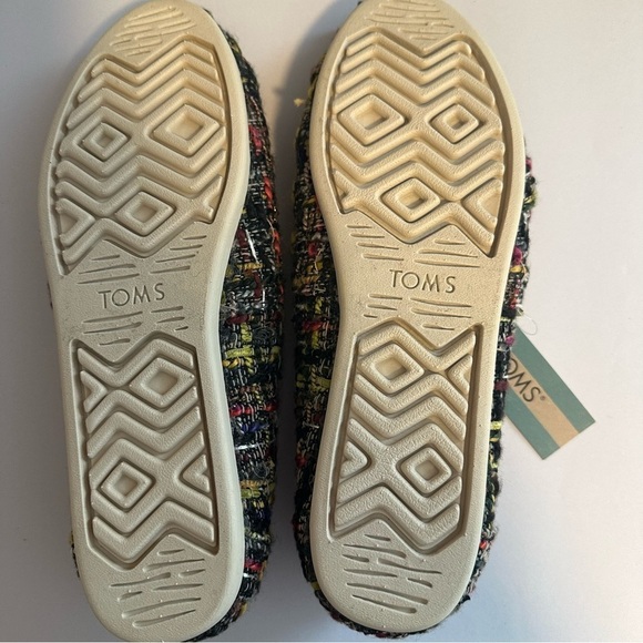 Tom’s woman’s alpargara slip on Sherpa lined shoes. - Picture 5 of 6